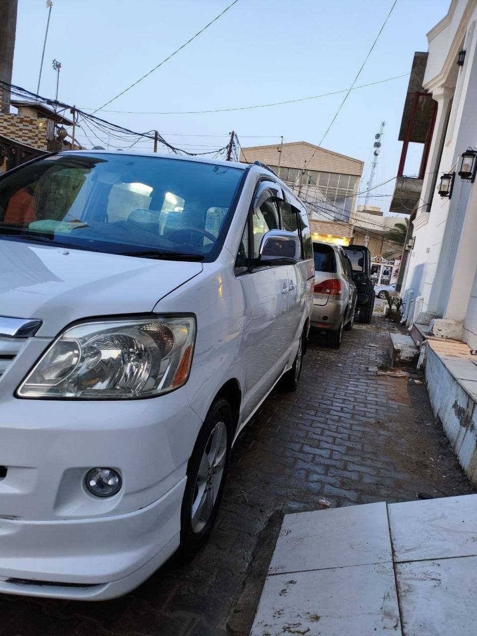 السلام عليكم ورحمه الله
لبيع نوها موديل 2005 
رقم نجف دولي بسمنه تحويل ثاني يوم تو ويل 
السياره كفاله عامه ما عده الصبغ مصبوغه احزام للجماليه السياره تحويره جديده هستونه عايديه بيه
 مكينه وكير بل كارتون  تيربو 2400 
كشنات جلد 7 راكب 
تحكمات مري 
السياره لحايه ويل 16 تخم تاير جديد حداديه جديده 
تبريد 3 قطع ثلاجه شاهد الله السياره فول ما عده الفتحه 
شاشه تاب السياره  جديده 
وجاهز من كل شيء 
السعر 115 وبيه مجال 
لستفسار ***********
العنوان النجف الاشرف قضاء المشخاب
