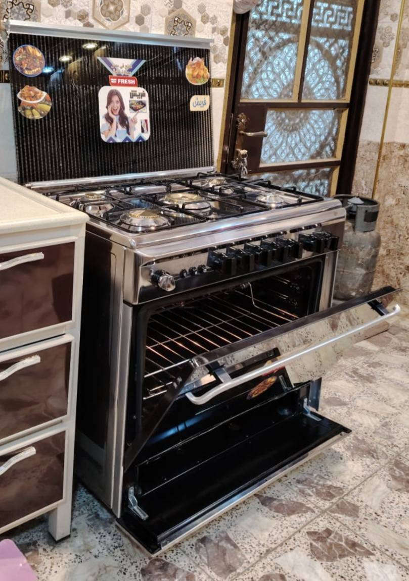 ❣️طباخ فرش FRESH مصري للبيع❣️
الطباخ جديد استعمال 5 اشهر استعمال قليل كلش الفرن والعيون.
✅️ حجم 80×60. (( الحجم المرغوب ب 5 عيون ابو الفرن الواسع الجانبو)).
✅️ الطباخ سل ستيل كامل.
🔥كل العيون والفرن نااااره زرررركه🔥. 
 وكل الكهربائيات تشتغل فووول.
🔴 السعر 250 قفل 🔴 السعر مابيه مجال.
***********
