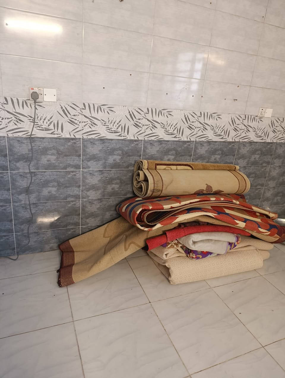 غراض مستعملة للبيع مستعجل بالنسبة للفرش ولبردات تعال قيم وأخذ لتواصل واتساب ***********
