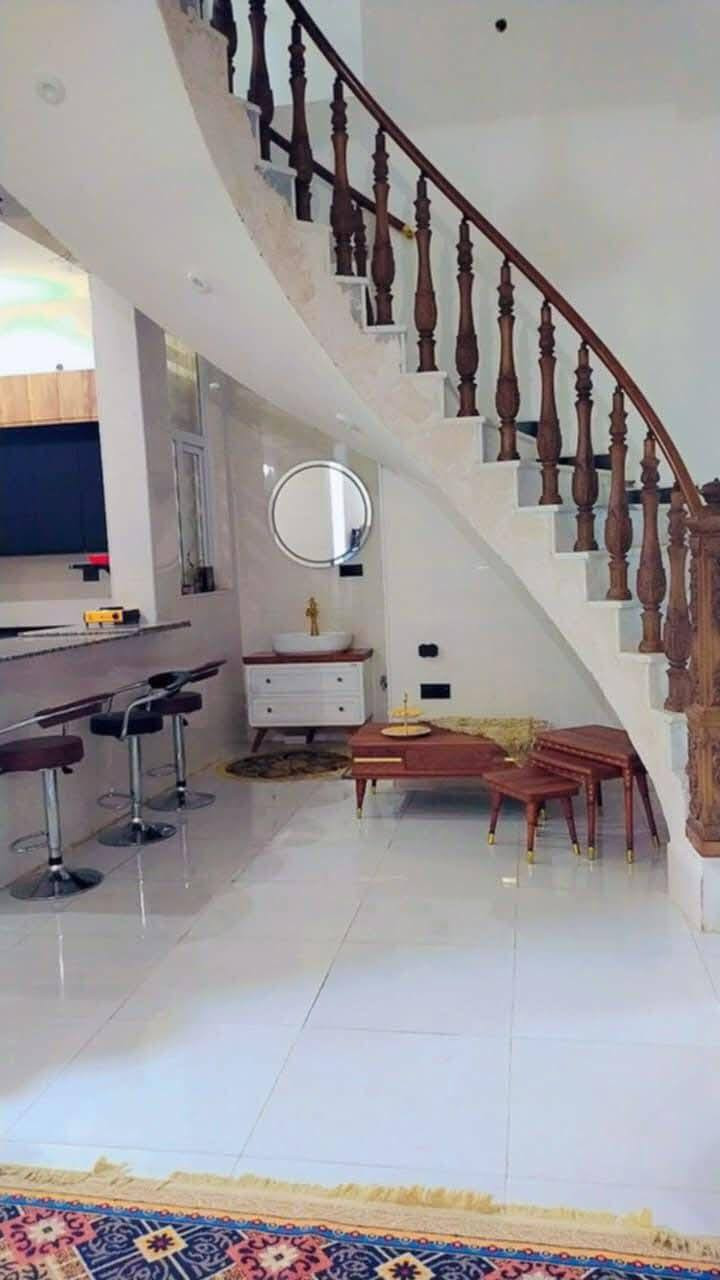 يتوفر لدى مكتب الرائد للعقار بيت بحي الحسين  للبيع او المراوس ( حي البعث سابقا) المساحة 150 متر بناء واحد ع واحد سنة
البناء 2023 مطلوب اسكان 60   مليون
الاول استقبال وهول وصالة ومطبخ حار وبارد وغرفة نوم
الثاني ٣ غرف نوم 
الثالث غرفة وبيتونه
كهربائيات وماء كله درجة اولى 
لمعرفة السعر مراسلة الصفحة او الاتصال ع الرقم 
*********** يتوفر واتساب
