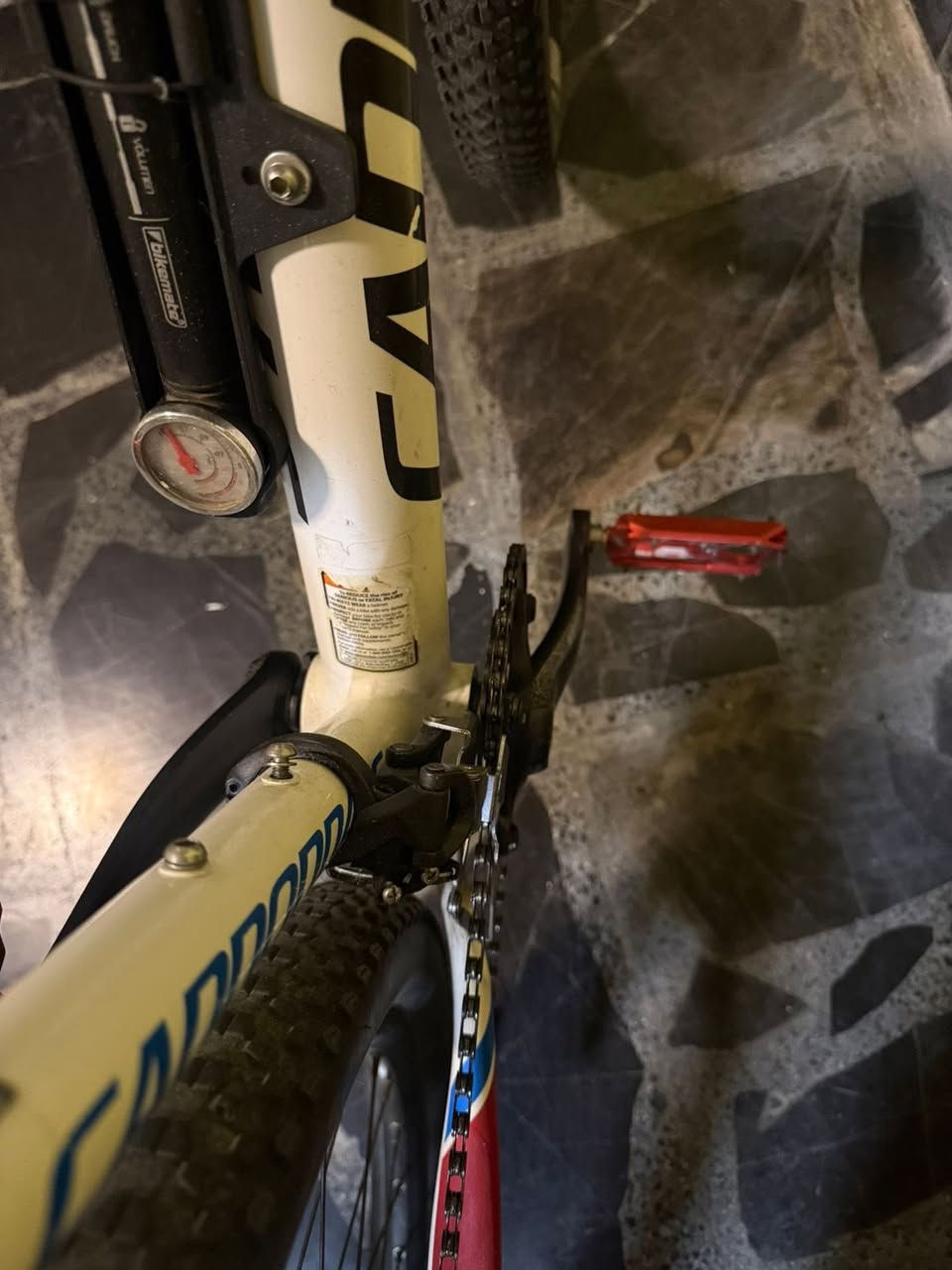 ماركه: Cannondale
قياس :29
تك ماشه
المنيوم 
نمره 2*10 
الرقم :***********
