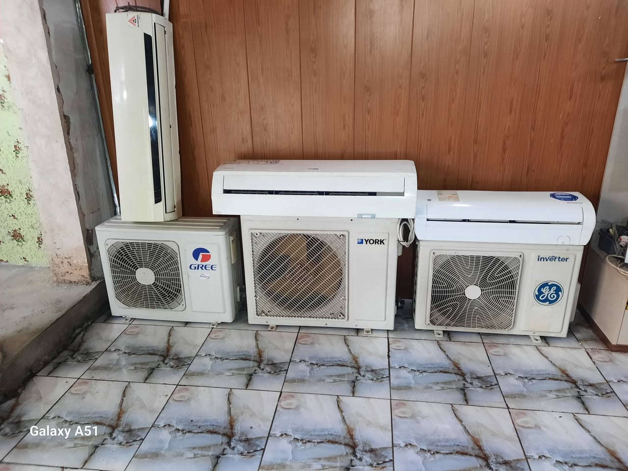 سلام عليكم سبالت ١طن نوع جنرال الكترك  انفيرتر او ٢طن يورك بس بارد  او خارجيه ١طن كري انفيرتر او ٢طن داخليه الحافظ سبالت جاهزات من كل شي العنوان بغداد رقم الهاتف *********** السعر ٨٥٠
