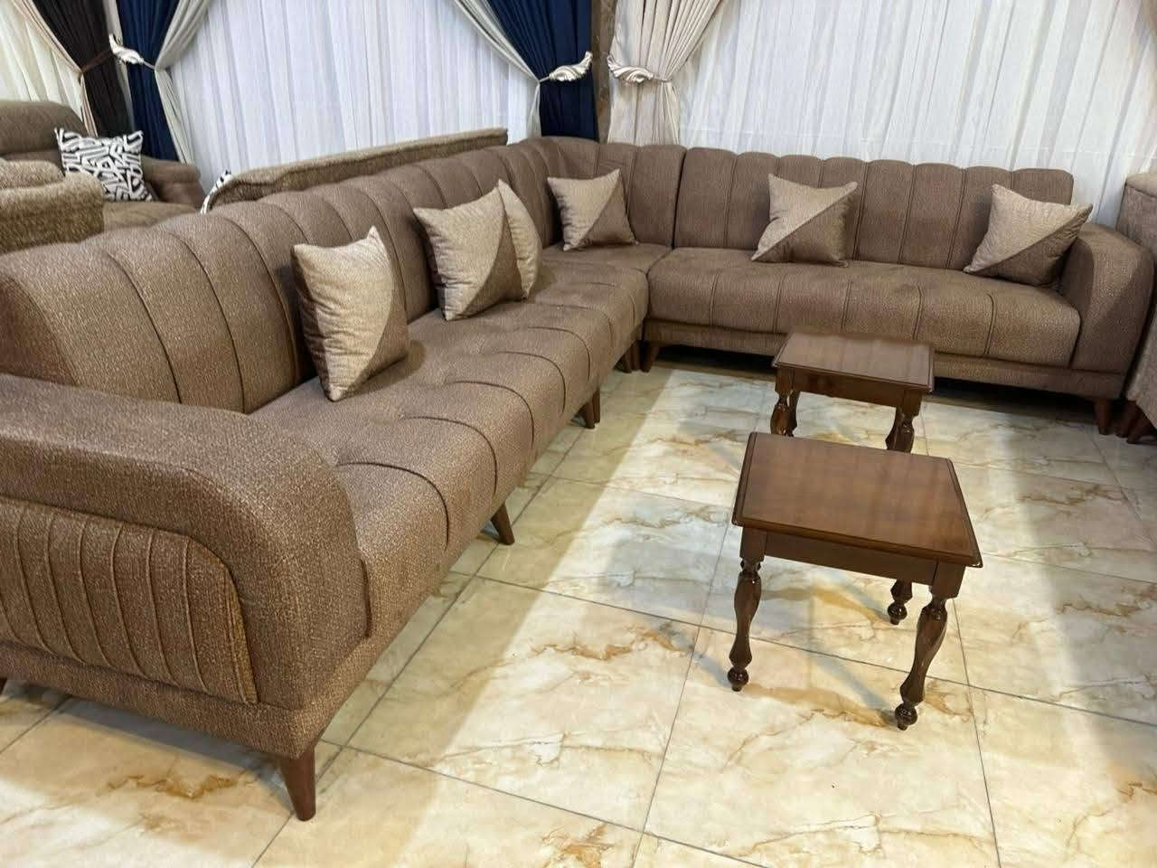 سلام عليكم
ديوان كورنر ال١٠ مقاعد طول ٧متر موديلات مختلفه بأحدث تصميم مودرن. شغل معلمنه بغداد
تفصال خشب بلوك اسود الثقيل سمك ١٦ ملم جسور القواطع جام روسي مساطر سفنج مضغوط مميز أول مع طبقه اكسترا طبي بولستر اقمشه تركيه جوده عاليه.. كتان خاولي وتر بروف بوهيمي..اتصال *********** متوفر واتساب
