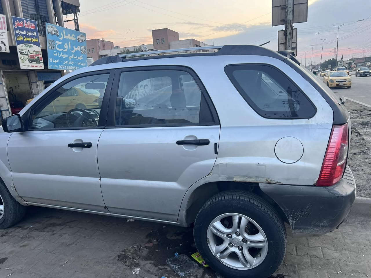 للبيع سبورتج 2006 وارد امريكي حادثهة جاملغ وبنيد وهنابالعراق جاملغ خلفي رقم بغداد انكليزي هزة وسنوية جدد 
ماشية 97 الف ميكانيك جاهز تبريد شغال وعلى وضع الشركة 
فقط تحتاج صبغ 
سعر 82 وبيها مجال للشراي 
***********
