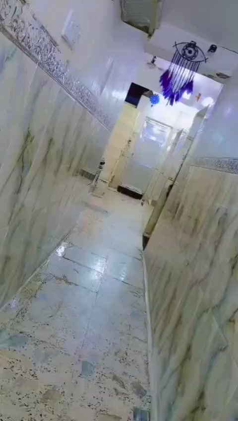 نصف قطعة (شرك ) ( 55متر ) قطاع 32 خلف جامع الحكمة قرب حسينية حجي صاحب   تحتوي على استقبال + غرفة نوم + غرفة اطفال + مطبخ  السعر 68 رقم موبايل ***********
