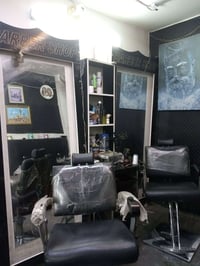 للبيع غراض حلاقه كامله بعدهن بل جيس   مستعجل  07766069622