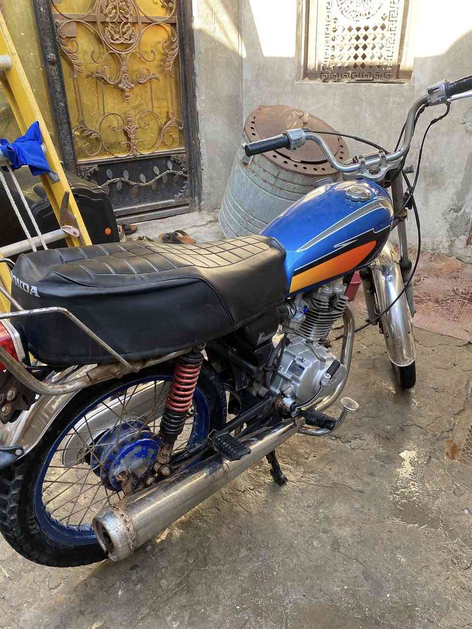 سلام عليكم للبيع دراجه ايراني نامه كلك مكينته كلش نضيفه وحلوه ونهضته قويه وكهربائياته كامله ناقصه بس اشاير،سعره 450 الف وبيه مجال مكاني الحيانيه 
الرقم ***********
