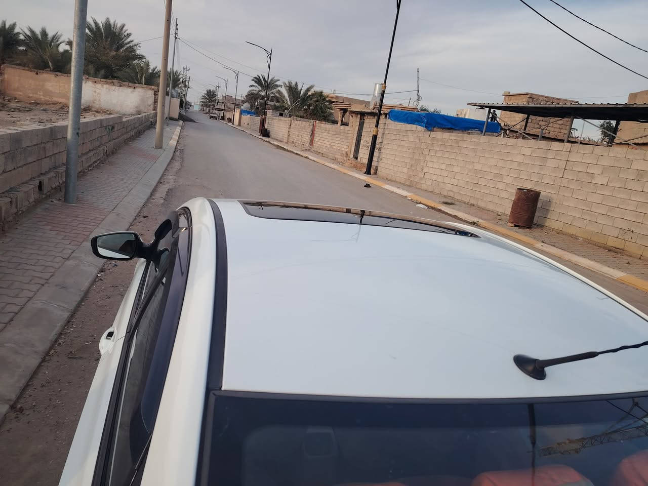 السلام عليكم سياره اكسنت ٢٠١٢سياره فول مواصفات اسلايت ٥ويل كب رقم بغداد. الماني  التواصل على الرقم ***********
