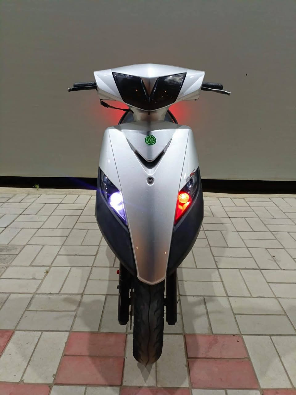 السلام عليكم شباب دراجة ثعلب للبيع نظيفة كلش اوراق كاملة السعر ٥٠٠وبيها مجال مكاني المحمودية للاستفسار رقم ***********
