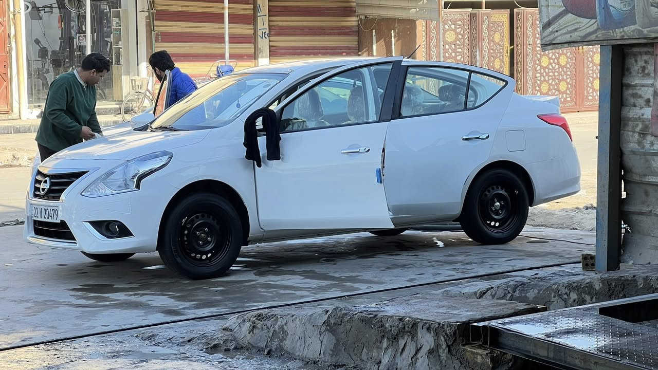 السلام عليكم
25 موديل 

ماشيه 5 الف زيرو باسمي شرط تحويل 

السعر 127 بيها مجال حك جيتك كلش قليل 

*********** 

سياره مكفوله كفاله عامه من رصعه والشخط والصبغ 

عدا دعاميه الخلفيه واحد شريف دفعني وكلش بسيطه 

لاحوض ولا اي شي دعاميه الخلفيه شوي نشخطت وكحلته 

مغلفه كاعيه وسفاري 

نايلون الشركه بعده بيها كشنات شمسيات 

كله ابلادي كباته موجوده سويجين 

بغداد رصافه 

***********
