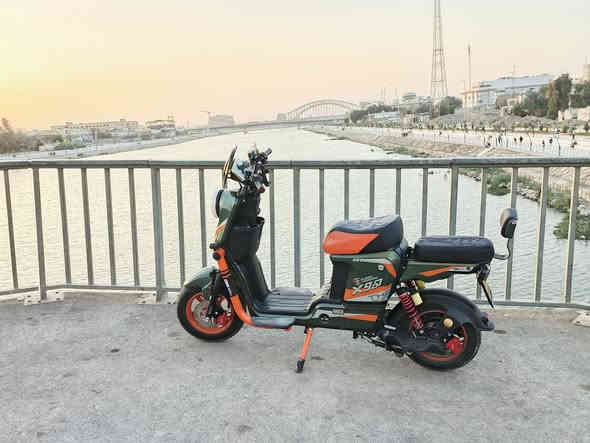 دراجه شحن للبيع بطاريات 33أمبير 60 فولت  قبل 3 ايام من شديتهن دراجه حلوه ورزنه مزوده سرعه 114 حقيقي 60 عندك 1800 ملف  بريكات دهن تمشي 70كيلو  المكان ناصريه سيدخيل   رقم ***********
