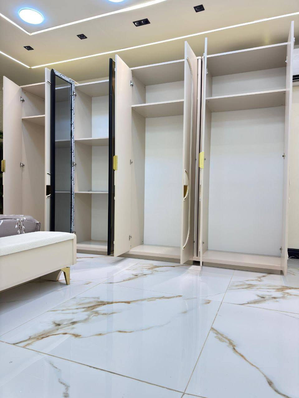 *موديل           كركر            الميتاليك*

*10 قطع             كنتور ملحق    340🎁*

❇️ قياسات ضخمه 
❇️ ميز تواليت عملاق
❇️ اللون الجديد المتميز 
❇️ السرير والشازلونه مخزن
⭕️ زجاج ذهبي مطلي   و   *مطّرش*

🆘 *الأطراف بروفيل*  🆘✨✨✨

❇️ المصنع الأصلي 
❇️ برغي حديد 

⭕️               *نقش MDF*         

سعر خاص

توصيل بغداد مجانا 
اطراف 20 الف 
محافظات 100 الف


**إذا كنت صاحب هذا الإعلان وتريد حذفه لأي سبب، رجاءا أرسل رسالة إلى الدعم الفني**