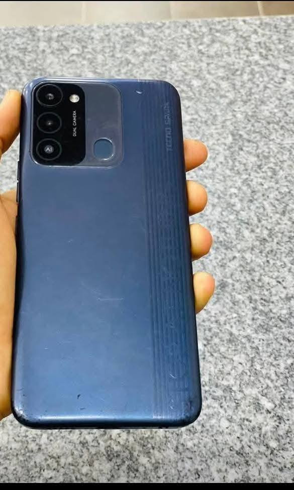 السلام عليكم 
جهاز تكنو سبارك 8c كله شغال مبدل شاشه نوعيه زينه فقط شاشه ذاكره ٦٤ بطاريه ٥٠٠٠ شحن تنسا ملحقات كيبل وكفر وبي لزكه مراوس فقط بايفون سفن صغير او سكس اس بلاص فقط مراوس ماابيع رقمي ***********
