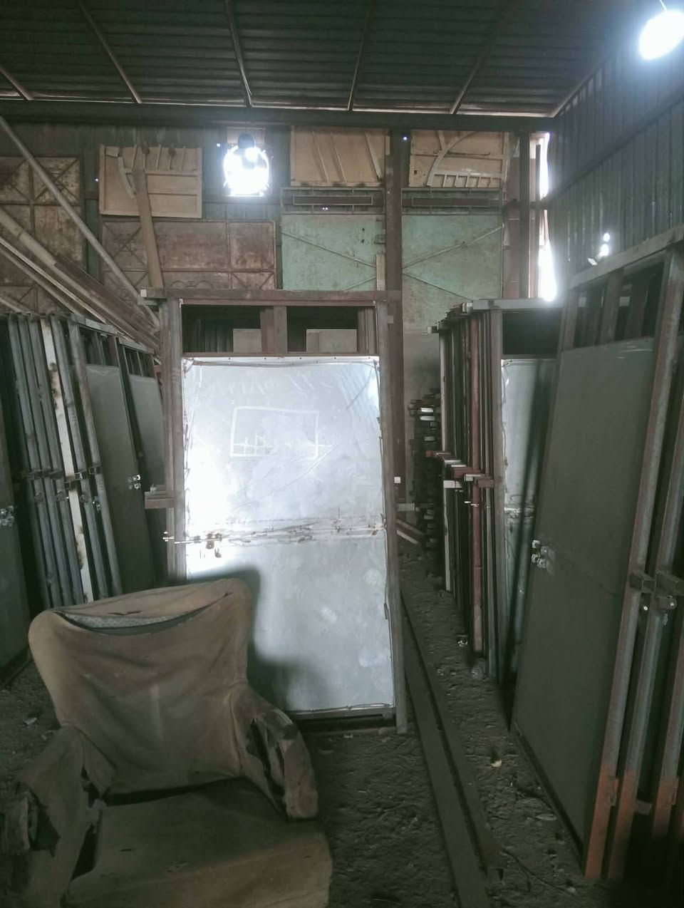 عندي بيبان عدد 200 مترين متر ***********
