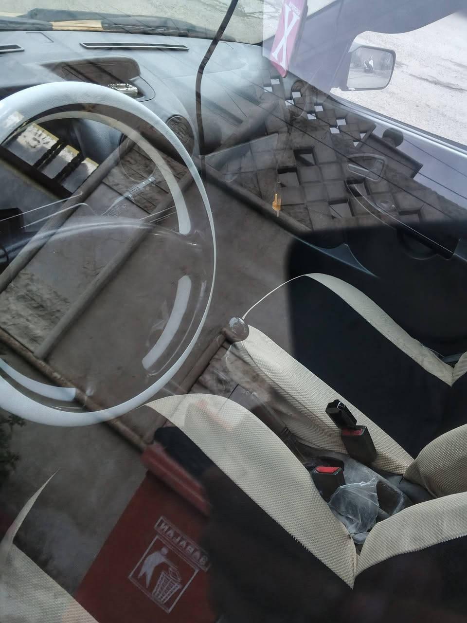 سلام عليكم سايبه موديل12 رقم انكليزي هزه جديده سياره حلوه سياره بلاديه مابيها لا ضربه ولا تبديل مكينه وكير خير من الله مصفره من هيه وغرامات رايدلها ترتيب اسعر 26 وبيها مجال ***********
