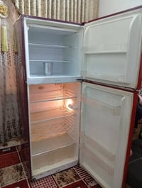 ثلاجه جديده نضافه 100/90المكان بغداد حيور الستفسار على الرقم 077005339...