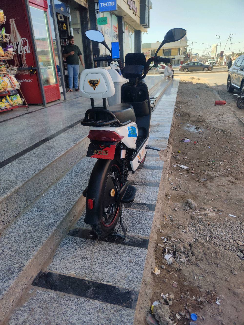 السلام عليكم 
دراجة كهربائية مميزة تختلف عن باقي الدراجات العادية ملفها 1500واط حقيقي نحاس 20امبير
بطاريات 20امبير 60فولت خمسة باتري دبل اتمشيك مساف 40كيلو عقل 20امبير مفتوح سرعة اليريدها *********** يدخل خاص دراجة جديدة اني امداريها تاخذها وكاله