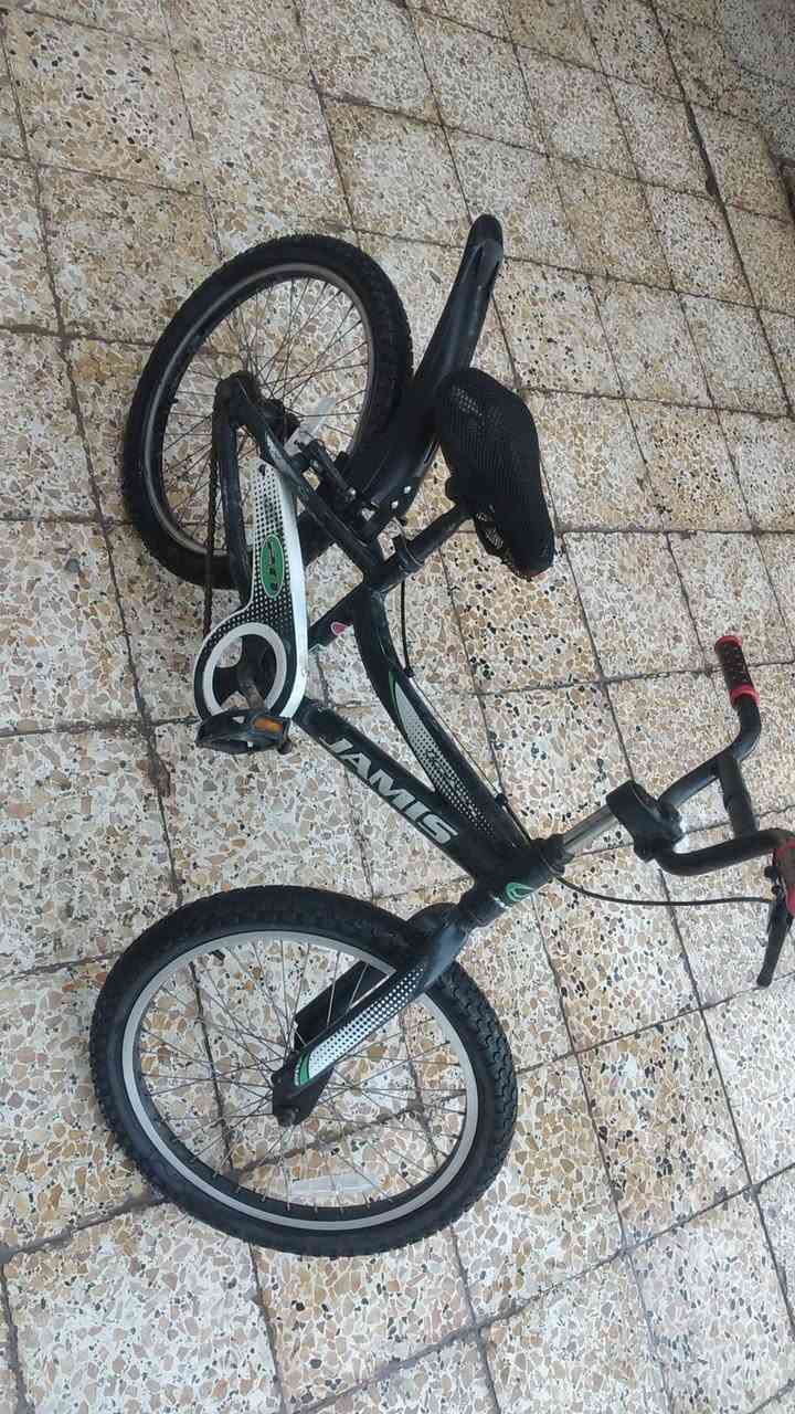 السلام عليكم بايسكلات بناتي وياباني للبيع
بناتي السعر 100                     ياباني السعر 95
حجم 26موديل 2014
نضيف %100 والله 
                بايسكلات كامل ما بي شيء
مكان كوت داموك شارع الصيدليه قديم او مركز الشهداء
الاستفسار تعال خاص او رقم ***********
