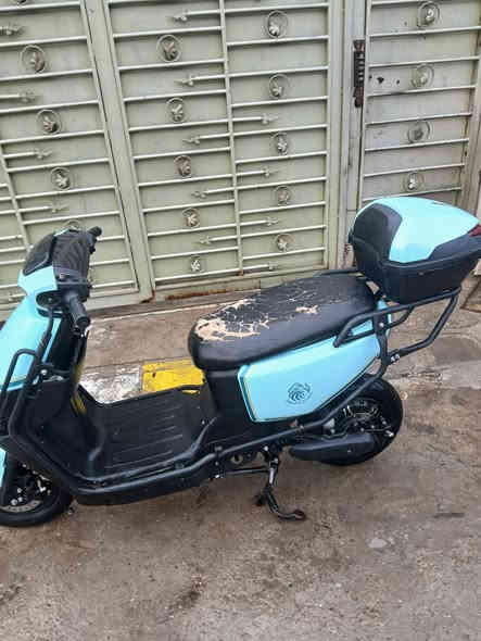 سلام عليكم شباب دراجه شحن صقر الاحمر سبع بطاريات كهربايات كله شغاله وياه مرايات جدد وبايدرات السعر ٦٠٠ وبيه مجال الموقع بغداد متواجد واتساب ***********
