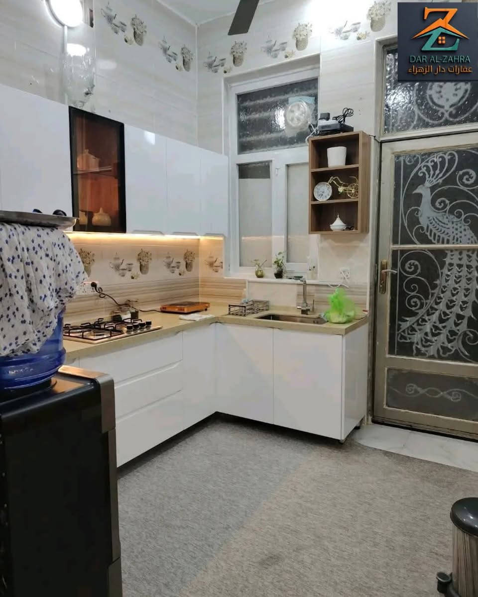 السلام عليكم
بيت ١٠٠م 🏠 زراعي للبيع بحي النفط يبعد عن الشارع العام ٤٠٠م 

بناء البيت حديث غرفة وصالة وبراني ومطبخ وصحيات 
إقرار محكمة 

السعر ٧٥ مليون قابل للتفاوض يباع مع الأثاث 

***********
