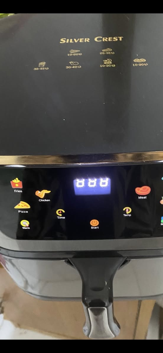 قلاية هوائية Silver Crest
✅ طبخ صحي بكمية زيت قليلة أو بدون زيت
✅ برامج جاهزة للبطاطا، الدجاج، اللحم، البيتزا، الروبيان والسناكات
✅ توزيع هواء ساخن سريع ومتساوٍ للحصول على قرمشة ممتازة
✅ مؤقت للطبخ وإيقاف تلقائي
✅ سهلة التنظيف
✅ مناسبة للبطاطا، الكباب، الدجاج، البيتزا والمعجنات
✅ توفر وقت وكهرباء مقارنة بالفرن التقليدي

مستعمله قليل جدا نضيفه 
سعر 55 وبيها مجال
العنوان دوره صحه لا يوجد توصيل


**إذا كنت صاحب هذا الإعلان وتريد حذفه لأي سبب، رجاءا أرسل رسالة إلى الدعم الفني**