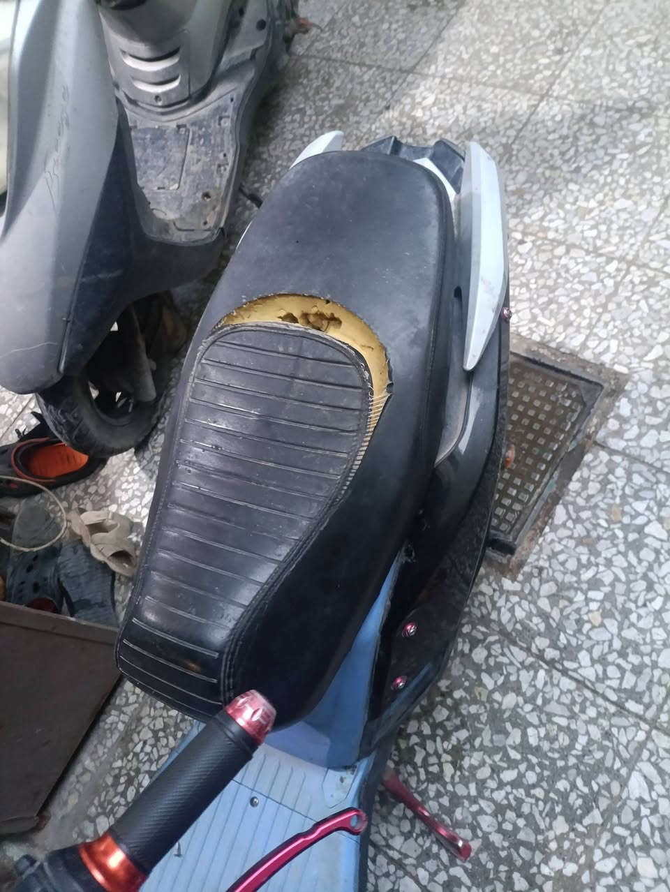 السلام عليكم دراجه شحن سكنس جبلي
بطاريات نص عمر 
دبلات نص عمر
٦٠ فولت
١٢٠٠ واط
دراجه تشتغل يرادله ترتيب 
سعر 250الف بيه مجال
*********** واتساب
