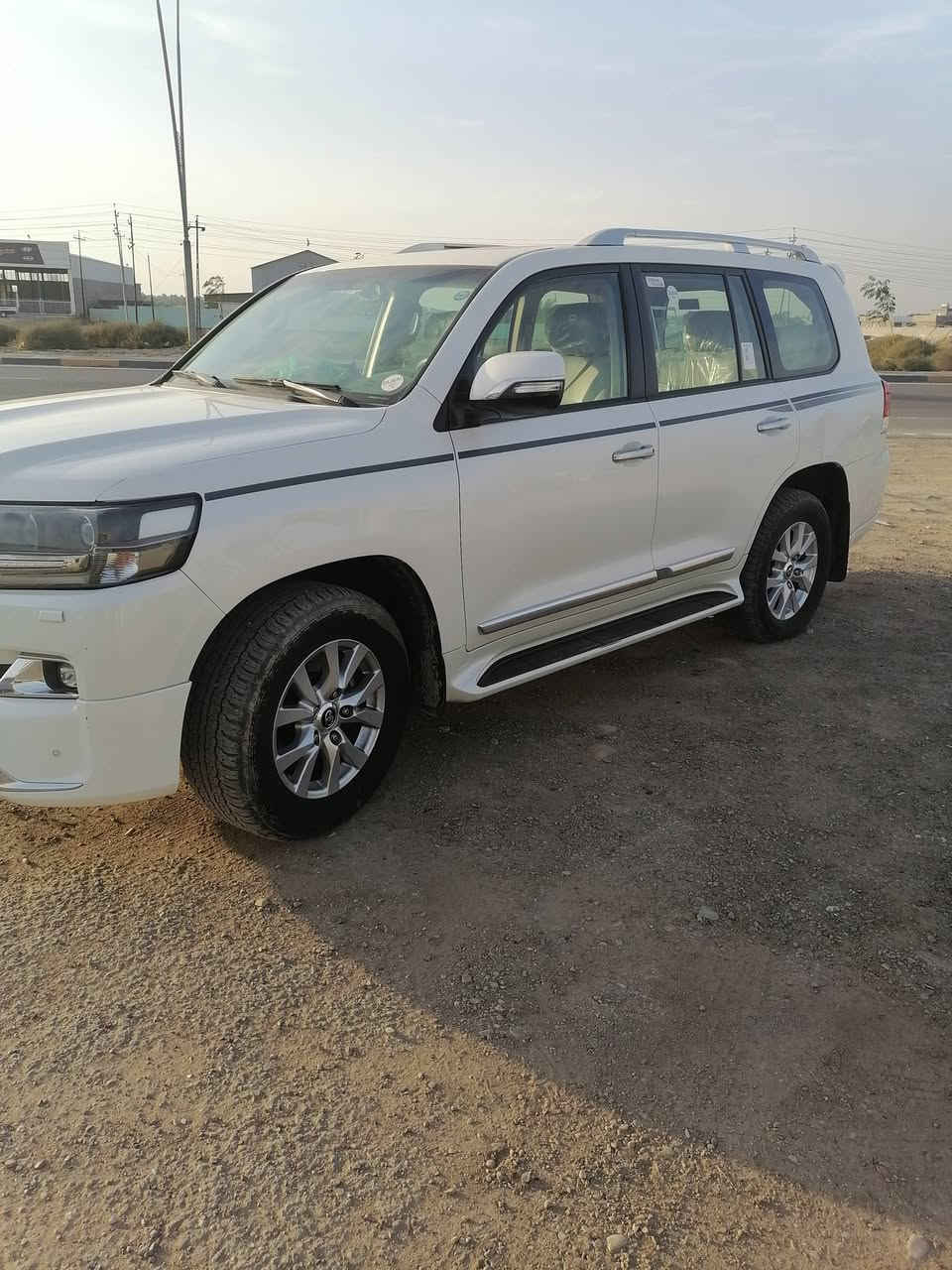 سلام عليكم لاندكدوز للبيع مديل ١٨ ماشيه ١١٠ الف مكفوله بسمي عنوان بغداد بوب الشام *********** مكينه ٨ سلندر سعر ٤٩٠
