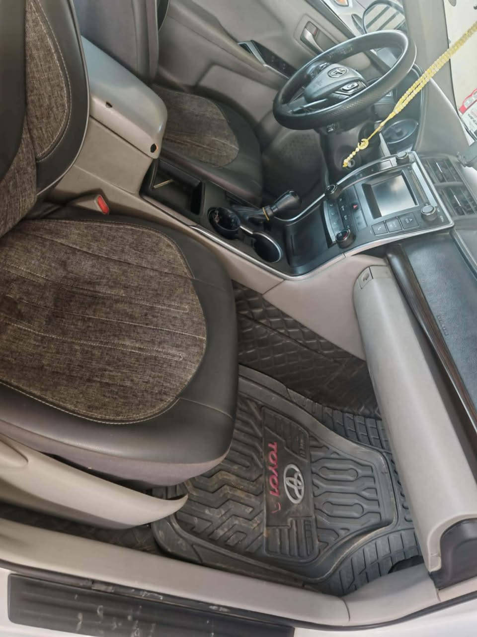 كامري ٢٠١٦ لون ابيض وارد امريكي ضررها نصف صندوق خلفي ونص جاملغ بدون دواخل ماشيه ١٦٧ الف وقابل للزياده وبيها مكانين صغار صبغ اثر طخه بالعراق داخل لونين محركها بيه بداية تنقيص سعرها ١٥٠$

‭٠٧٧٤ ٨١١ ١٢٥٩‬
