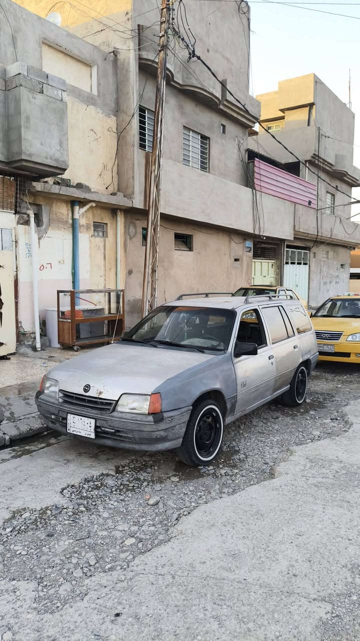 السلام عليكم كاديت للبيع موديل 91 سياره نظيفه كيرومحرك شرط بدون صبغ وبدون ضرر شرعي شرطه وكاله والتحويل سنويه لغايه 29 مكان السياره ايمن حي الشهداء الشارع ينتصر على الرقه السعر 23 وبيها مجال بسيط***********
