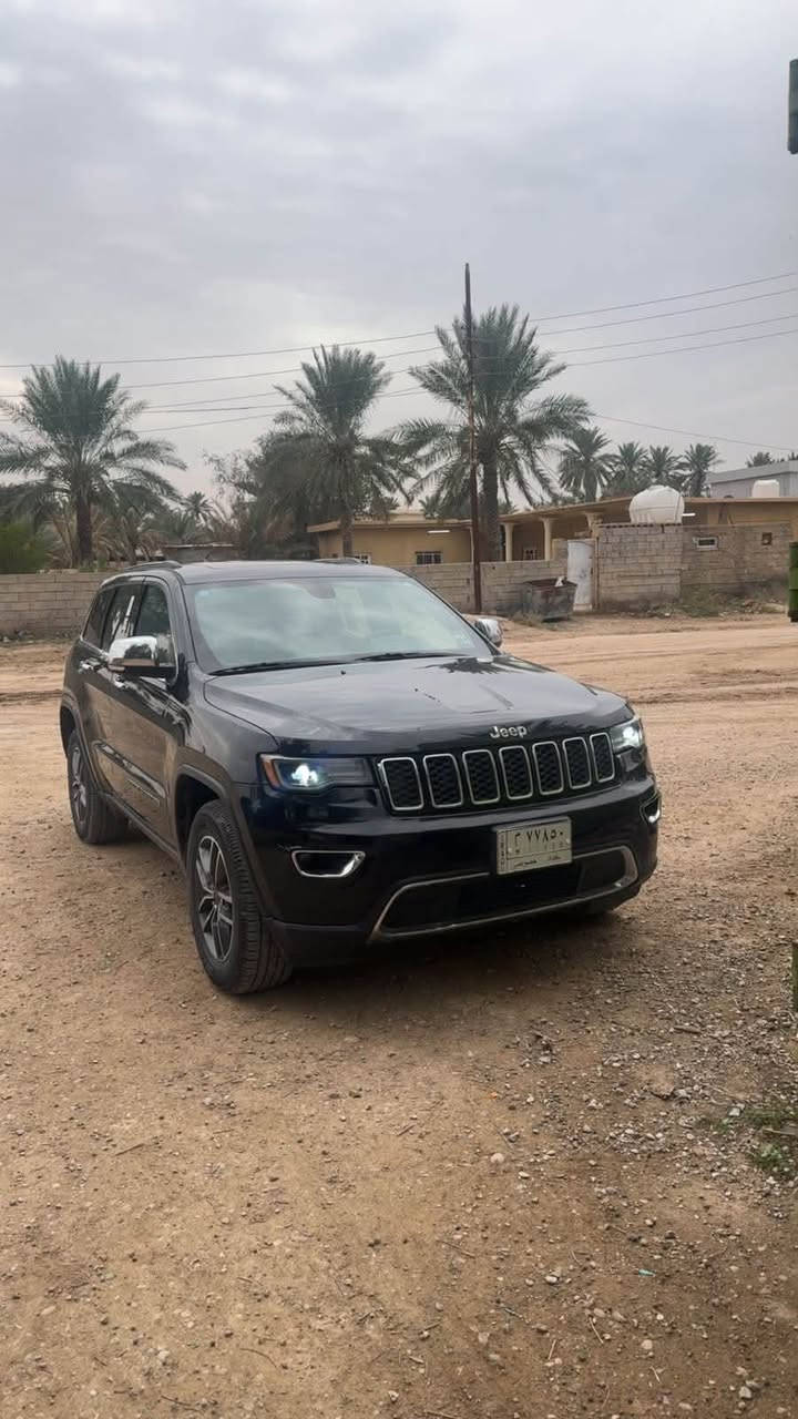 السلام عليكم 
جيب كراند شيروكي ٢٠٢٠ 
مواصفات السيارة لمتد فول 
داخلة للعراق تقرير غرق 
وصار بيهة صبغ بلعراق قطعتين 
السيارة حلوة وجاهزة 
سعرهة ١٩٥$ وبيهة مجال 
مكانهة ديالى بعقوبة 
***********

