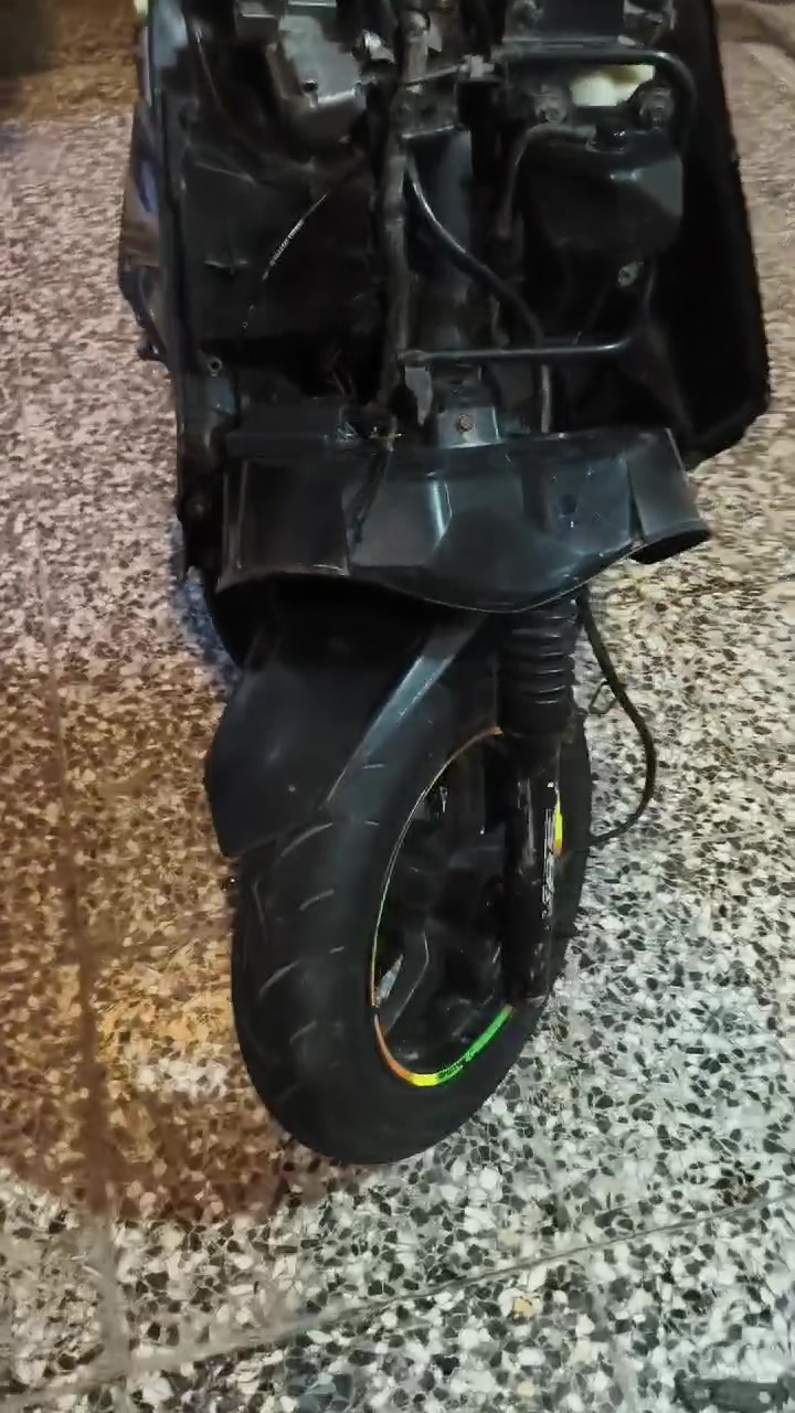 سلام عليكم دراجه سكنس فحل للبيع سكنس مال لعب نوزل ما ناقصه شي دراجه شلعه ومعدل دراجه عارضه ب450وبيه مجال بسيط رقم الهاتف ***********