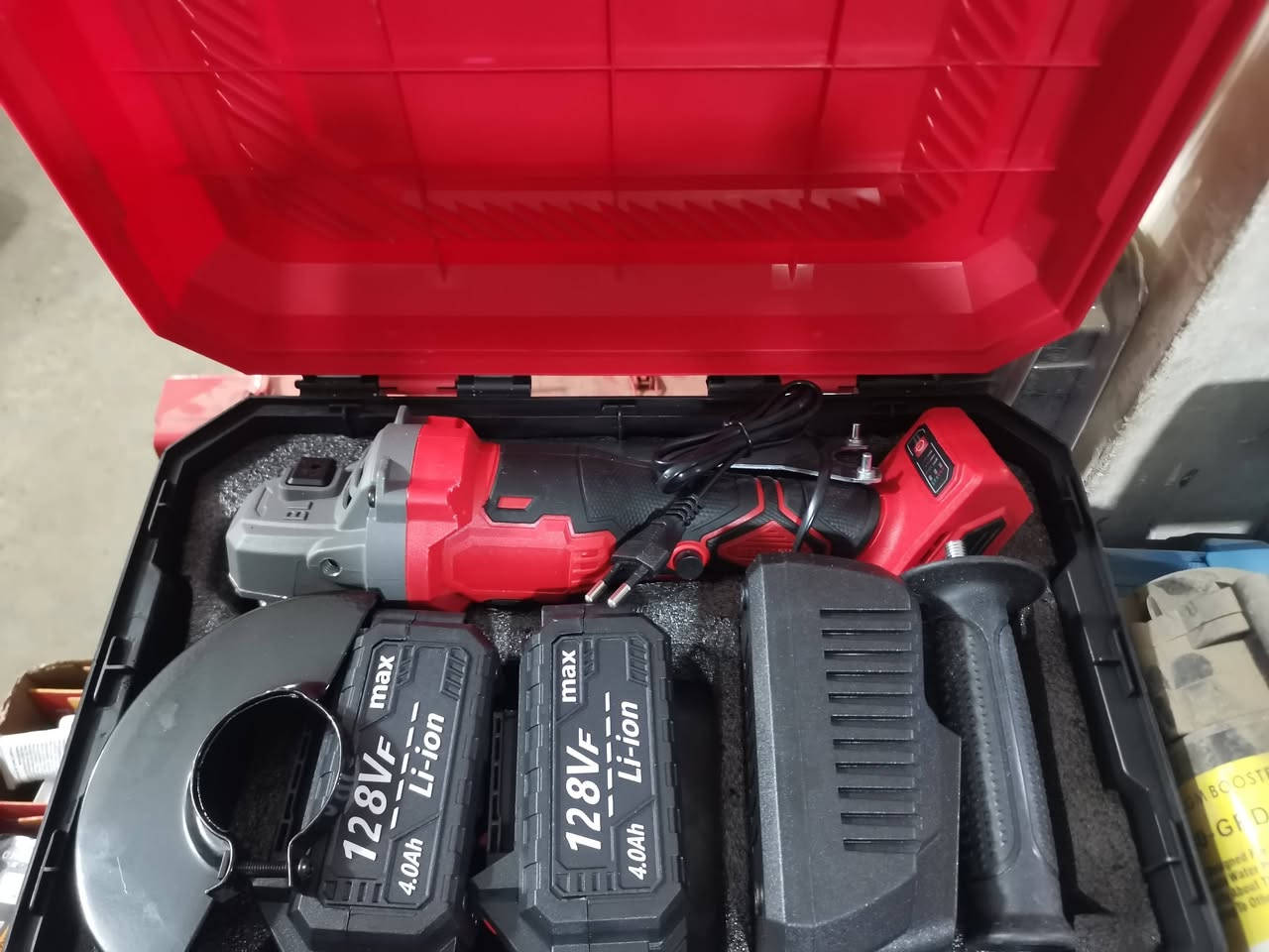 السلام عليكم،،. يعلن مجمع الحيدري في قضاء بلد عن وصول مكينه لحيم الكترونيه ملف نحاس ضمان ٣ كارت اصلية السعر ٤٠ ألف
المزيد من الاستفسارات الفرع الأول ***********
الفرع الثاني ***********
توجد ادوات لكل الحرفين والمزارعين إنشائية  وزراعية وكهربائية،،، بأسعار مناسبة التوصيل مجاني داخل قضاء بلد،،
