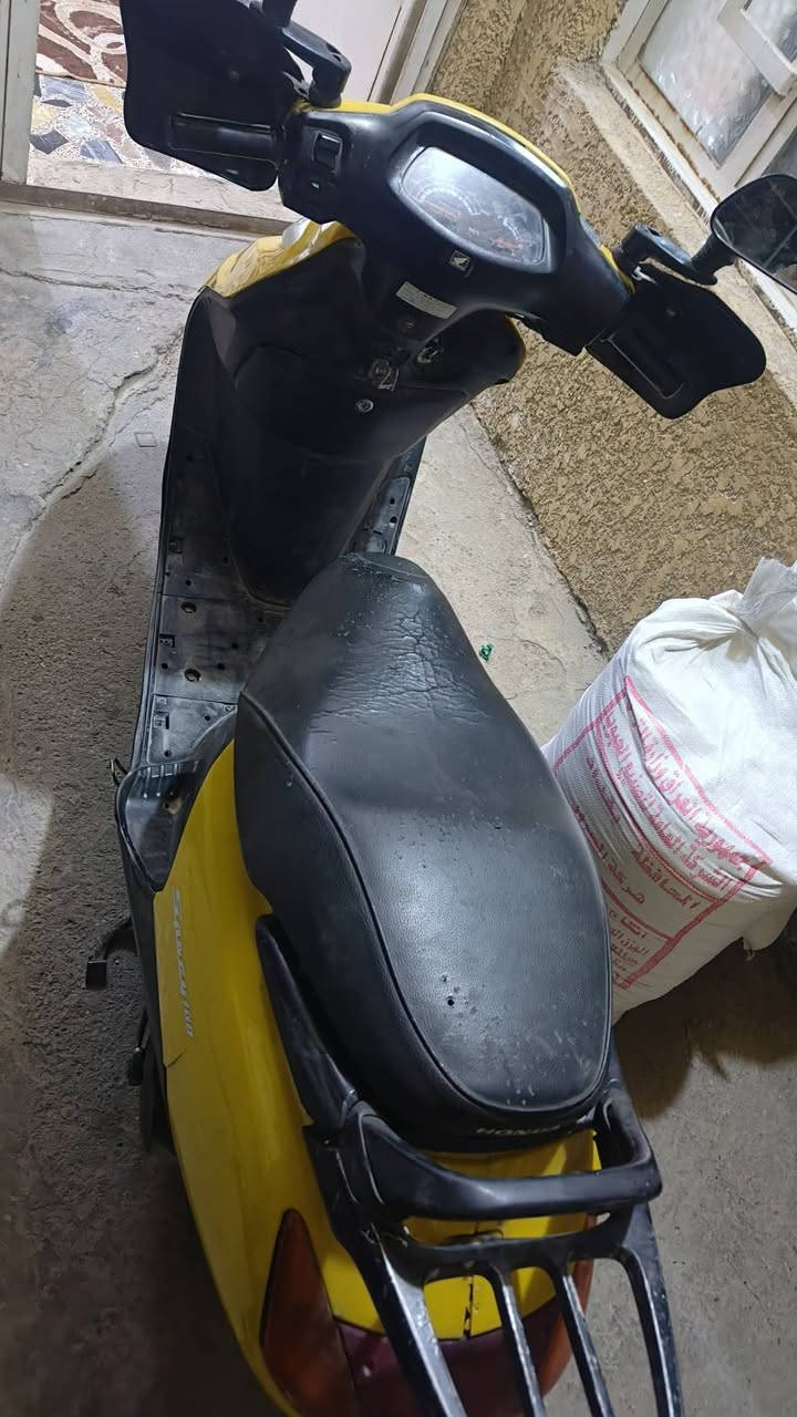 السلام عليكم دراجة سبيسي ياباني نضافة الدراجة 70  بلمية 
شغالة فقط هندر سلف شغال بس الباتري كاعد السعر 350 الف وبيها مجال عنوان بغداد الكمالية *********** واتساب اتصال خاص كله مفتوح
