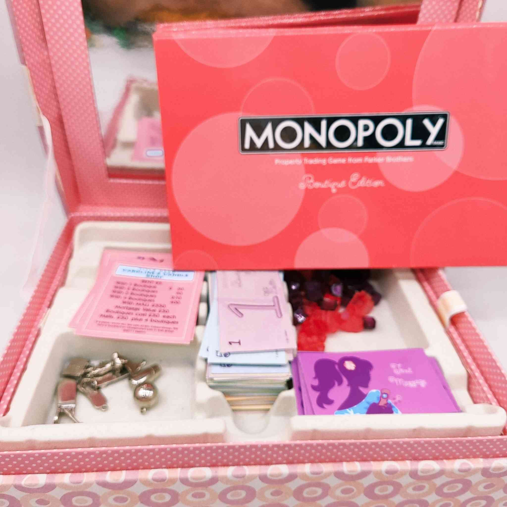 مونوبولي بلمسة بناتية 🥰😍🤩💯💥🔥❤️💢🌹
للحجز والاستفسار يرجى مراسلة الصفحة Umbrella toys أو التواصل مع الرقم ***********
