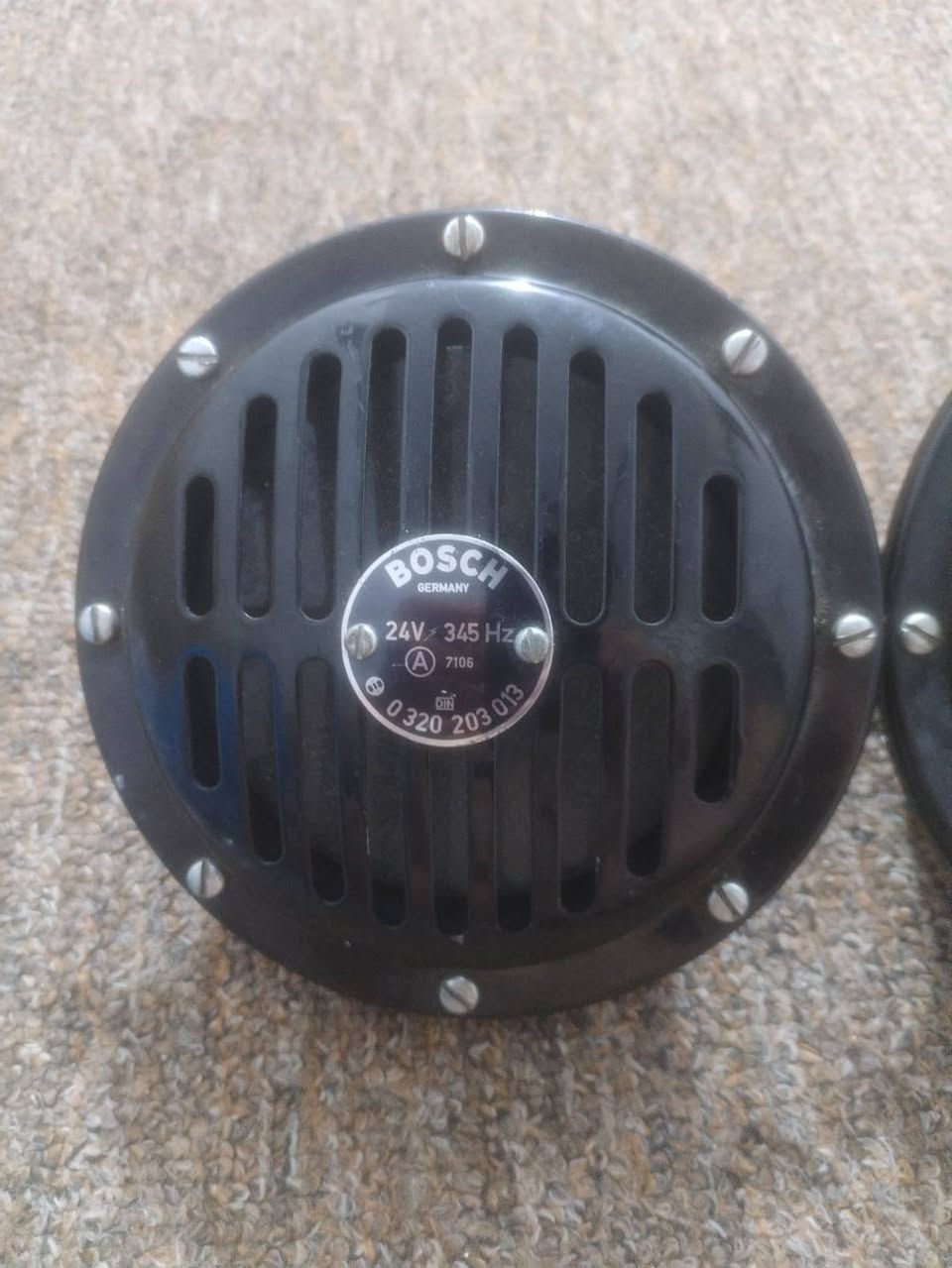 السلام عليكم هورنات بوش جدد للبيع 24 يتحول 12 السعر ما اعرف سعرهن مكانهن نجف ***********
