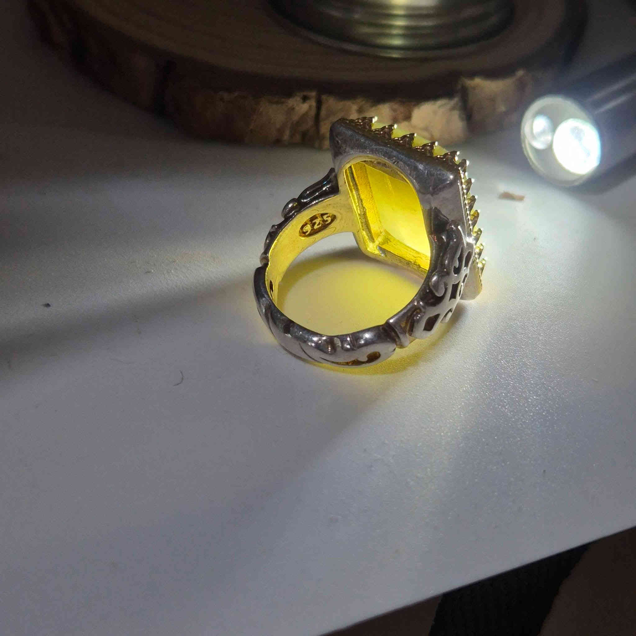 الحجر المظلوم ( ذو المنافع الكثيرة )
نافع لمرضى القولون _ للكلى _ للهدوء النفسي 

اليشم اليماني الطبيعي "اليمني" الأصيل
 فضة متينة عيار 930 / تاج نحاس نقي
حجم الفص راهي 
قياس الخاتم 22 _ 23 

للإتصال و المراسلة***********
🚗 خدمة توصيل كل مناطق العراق
💳 كارت ضمان (أصالة المنشأ & غير معالج )
📍 الكوفة _ شارع كوفة نجف الرئيسي _ مأكولات خوخة _ داخل فرع المطعم بغداد
