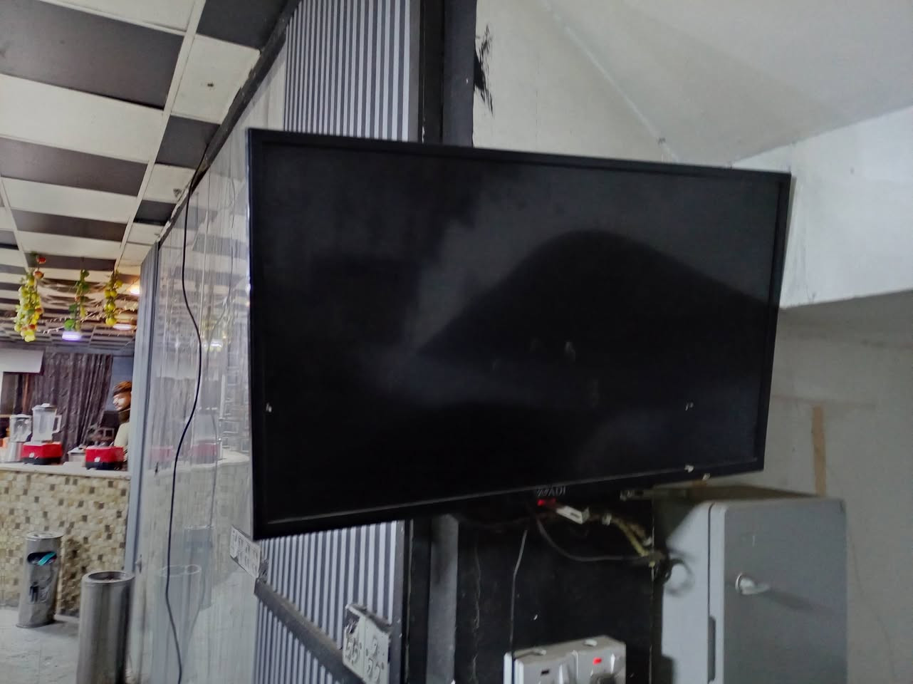 السلام عليكم اخوان عندي غراض للبيع بلازمة حجم ٦٥ _٣٢٥ الف وبيها مجال
بلازمة حجم ٣٢ السعر ٧٥ الف 
كراسي عدد ٣٠ سعر الكرسي ٧ االف
بلي فور سلم مهكر عدد اربعة سعر البلي الواحد ٢٥٠ الف
طباخ عفريت مال كهاوي كامل هوة والقواري ١٧٥ الف وبي مجال
بكارات الصفصاف عدد ٣٠ سعر البكار الواحد المطبوع ٧ الف
خلاط عدد ٣ سعر الواحد ٨ الف
مجمدة ١٢٥ الف
للاستفسار الاتصال على الرقم ***********
المكان بغداد الطوبجي
