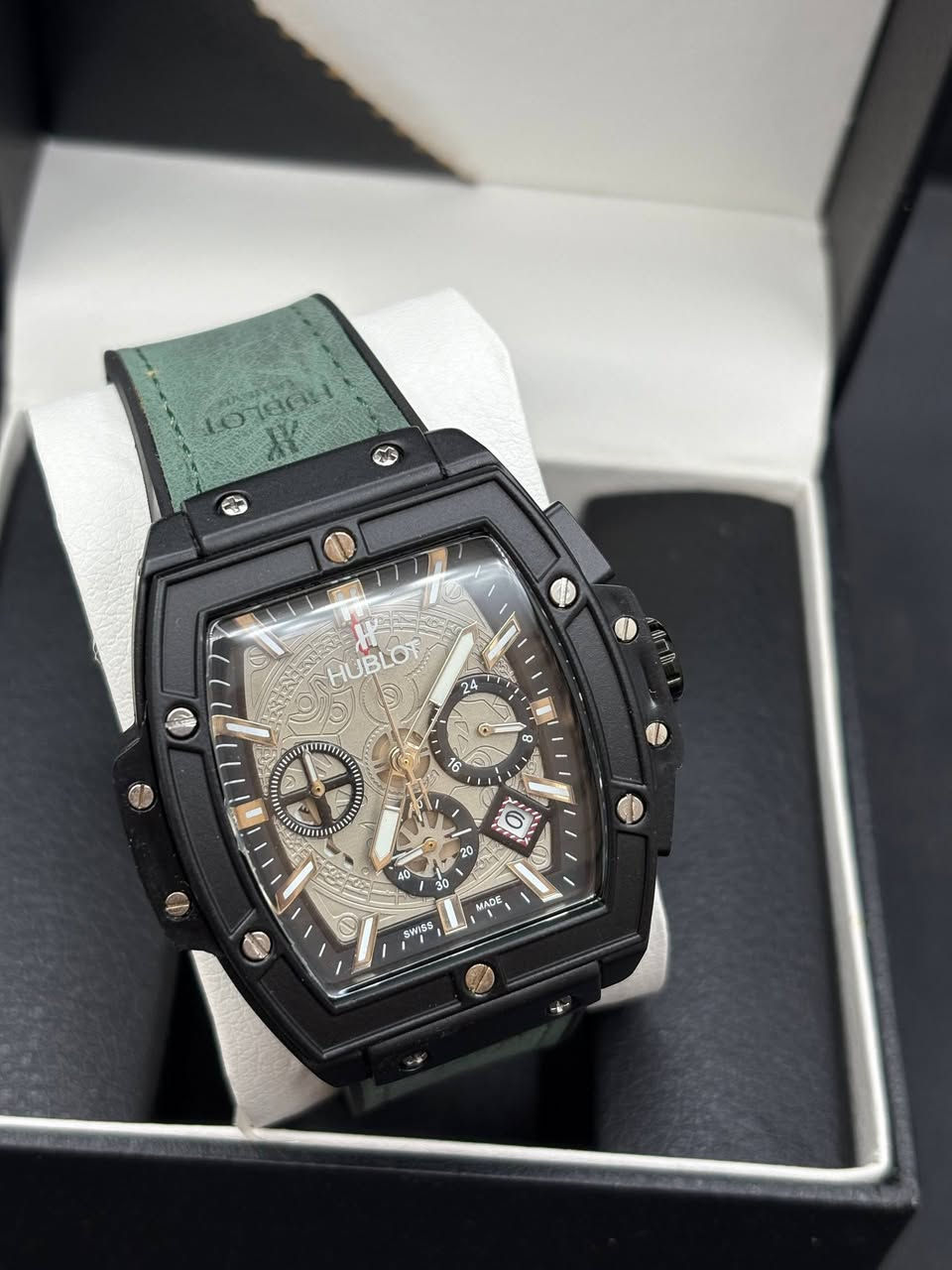 اختار ساعتك… وخلي حضورك يسبق كلامك 🔥
لأن التفاصيل الصغيرة تصنع الفرق الكبير.
اطلبها هسه شمنتضر ؟ 
ماركة HUBLOT الاصلي فقط 
وزن الساعة 144  
قفل فراشة + سير حلقات تصغير وتكبير 
ختم حراري على طول الساعة 
سناتل ثواني وساعات نظام 24h 
ومنفذ شهري


**إذا كنت صاحب هذا الإعلان وتريد حذفه لأي سبب، رجاءا أرسل رسالة إلى الدعم الفني**