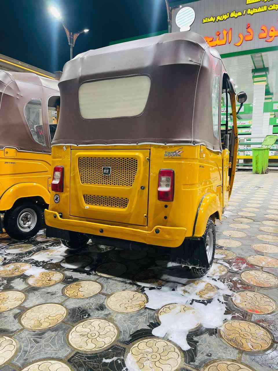 السلام عليكم تكتك للبيع موديل  2022تكتك نضيفه رقم وسنويه انكليزي تكتك كفاله كشر ومكينه مكاني بغداد الحبيبيه السعر 9/900وبيه مجال  ما متواجد فيس  الاستفسار عل رقم***********
