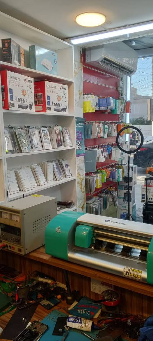 محل كامل للبيع في منطقة الامين في شارع سوك الامين قرب دار الشفاء لعدم التفرغ والزام الدوام *********** السعر 2مليون
