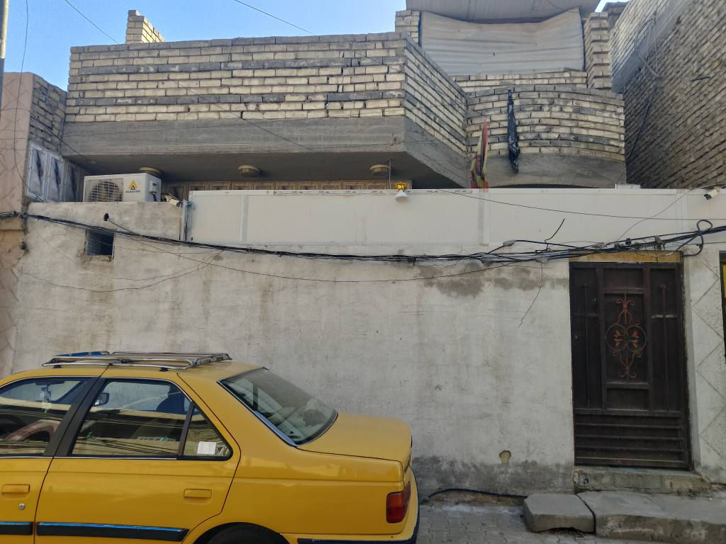 للبيع نصف قطعة امامية 80متر بناء حديث طابق الاول طرمه و استقبال وغرفه نوم و حمام داخلي وتواليت  وحمام وتواليت خارجي واساس رفت و الطابق الثاني صاعد الدرج بالبيتونه ناقصه 10 ساف ويكمل الطابق الثاني بدون سقف .... العنوان الشعله شارع 60 قرب مجمع النور مقابيل مدرسه المعراج ثاني قطعه عن الشارع 60 التجاري....رقم...

***********
