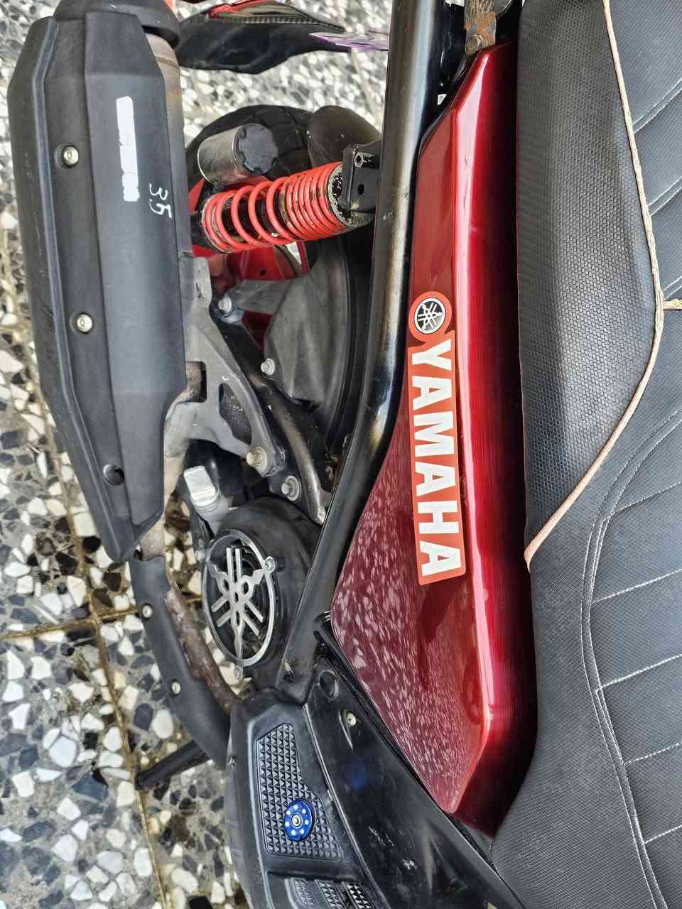 السلام عليكم سكنس جبلي للبيع او مراوس دراجة حلوة وبيهة تزويد دبلات وفج ويدات وستيرن بطح و سستم سماعات دمام وبيهة نواعم مبينة كدامكم تزويد اصلي تايرات تايواني جلاتين ما بيهة اي نقص مكاني بغداد الحسينية رقم ***********
