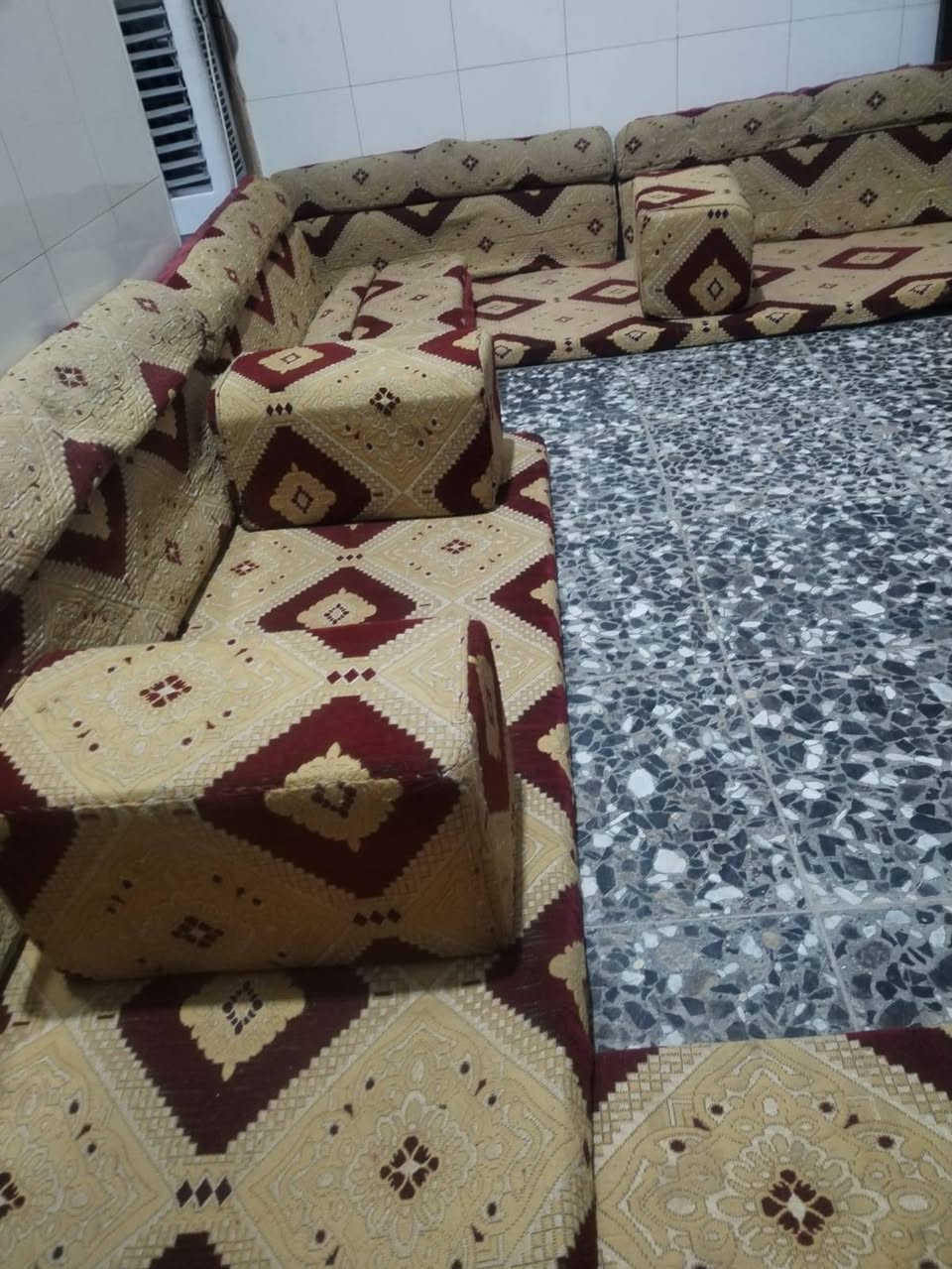 جلسه عربيه ٧ دواشك ١٤ متر سعرها ١٦٥ مكانها نجف حي ميسان مقابيل العسكري *********** بيه وتساب النجف, العراق
