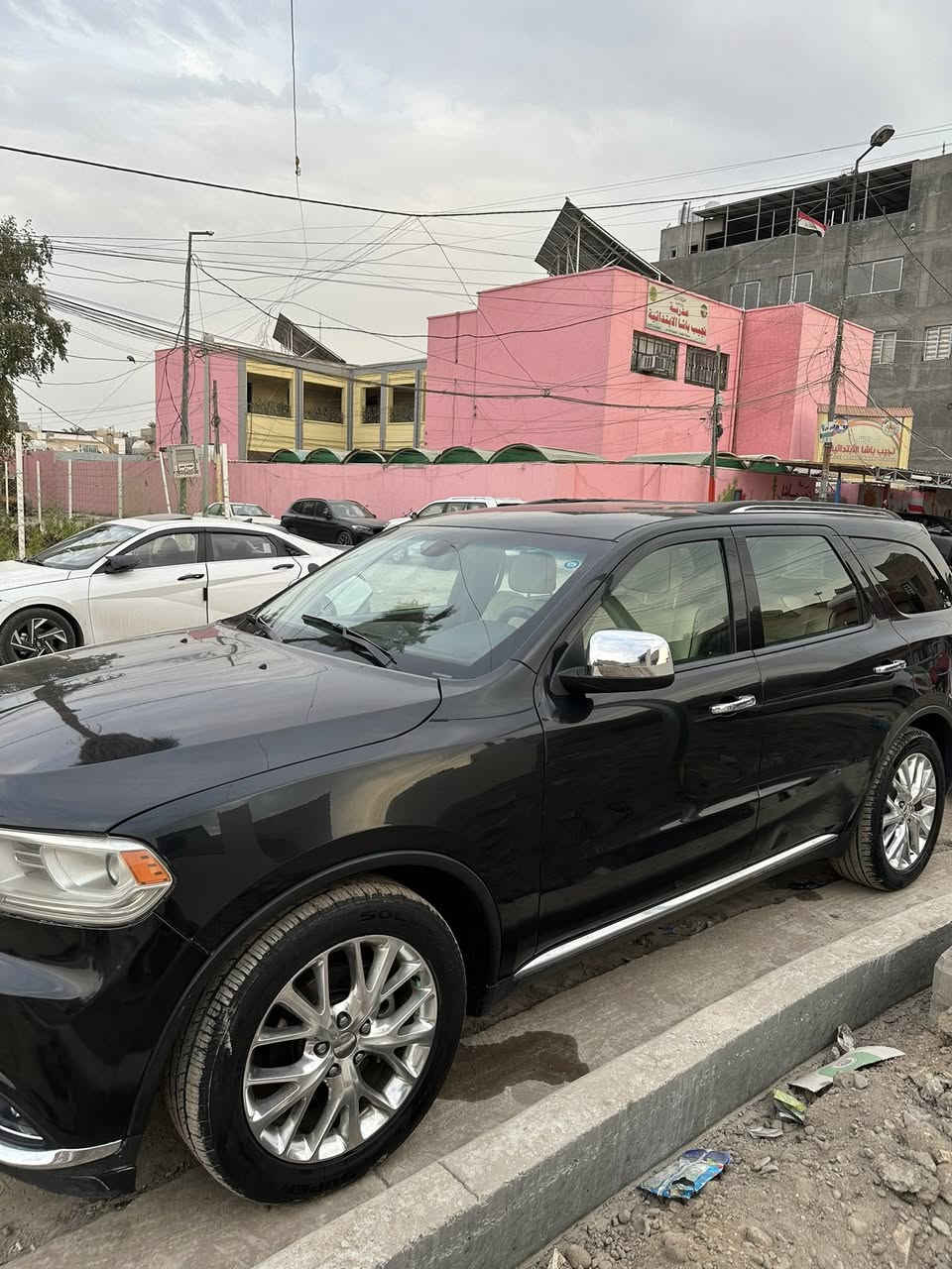 السلام عليكم 

للبيع دورانكو  موديل ٢٠١٦  وارد امريكي وضربتها موجودة بالصور  
•اللون اسود 
•ماشية ٨١ الف ميل 
•بصمة تشغيل  
• كامرة خلفيه دوارة 
• محرك 6 سلندر 3600 
• كير 8 نمرات
• نظام التوقف الذاتي (مانع تصادم)
• نظام SPORT و ECO و NORMAL 
• حساسات خلفية
حساسات امامية 
• مثبت سرعة
•إطفاء وتشغيل المحرك عند التوقف
• مانع انزلاق 
•نيكلات في يدات الأبواب والشباك الأمامي والمرآت الجانبية 
•شفتات في الستيرن 
•گير ماوس 
•بصمة أبواب 
• شاشه دجتال ( شاشه اعطال و قراءات رقميه) 
• فور ويل 4x4 Auto
* دفع رباعي 4x4 . 
* فرش المقاعد من الجلد . 
*المقاعد الأمامية كهربائية .
•كشنات كهربائيةتدفئة+ستيرن تدفئة.
•بصمة تشغيل .                                     
•داخل جلد بيجي.                                                     •أربع قطع تبريد  .
•كشنات ملكية منفصلة 
•شاشة كبيرة تدعم نظام كاربلاي.
•تم عمل أدامة قبل ايام لحدادية الصدر  

رقمها سليمانية واحولها مباشرتاً بأسم المشتري 

سعرها 21,000$ وبيها مجال 
  

العنوان / بغداد - الوزيرية 
للأتصال على الرقم ***********
