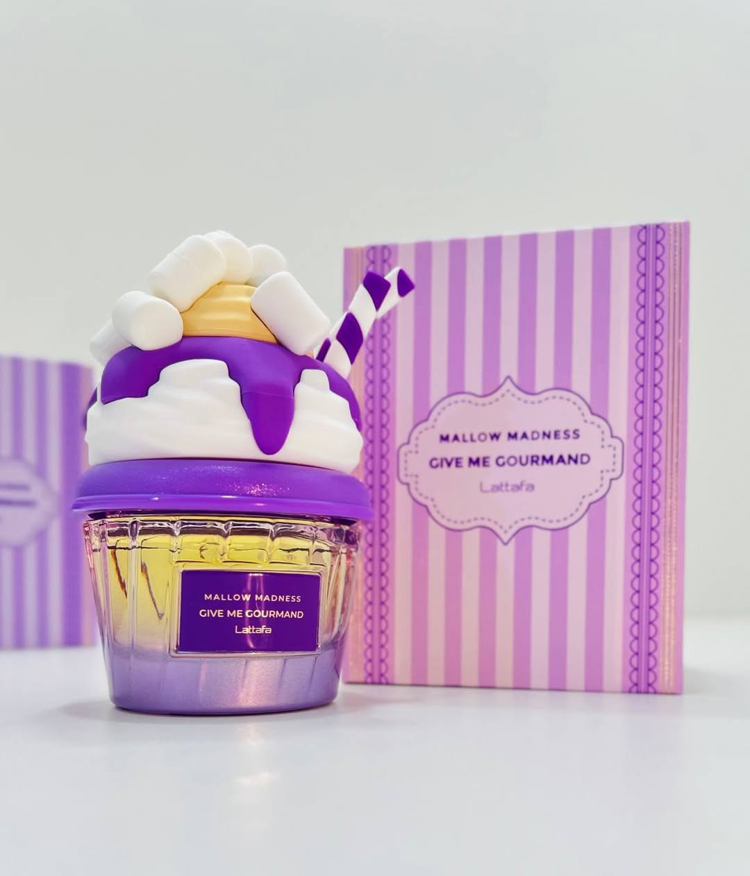 عطر مالو مادنس 🦄🍭 Mallow Madness 75ml ༺♡༻
المكونات العليا - مارشميلو رقيق، سكر ناعم، ولمسة من الحلاوة الخفيفة، مما يخلق افتتاحية خفيفة تشبه السحاب.
المكونات الوسطى - فانيليا كريمية، حلاوة مخفوقة، وزهور رقيقة، تضيف الدفء وعمقًا ناعمًا بنكهة الجورماند.
المكونات الأساسية - العنبر، المسك، وحبوب التونكا، مما يمنح العطر دفئًا يدوم طويلًا ونهاية حلوة ومريحة.
يدوم 6-8 ساعات ويبقى فترة اطول على الملابـس ✨
توصيل لجميع محافظات العراق 📦
للطلب ارسال رسالة في خاص📩
#explore
#explorepage
#fyp


**إذا كنت صاحب هذا الإعلان وتريد حذفه لأي سبب، رجاءا أرسل رسالة إلى الدعم الفني**