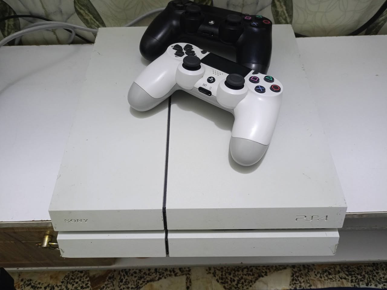 بلي 4 فات مهكر نظام 11.0 ٥٠٠ كيكا +بوبي اس+2 جوستك +كيبل شحن يدات الأصلي السعر ٢٤٠الف  ***********
