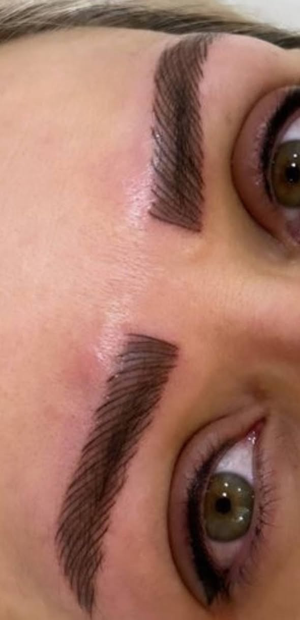 🚨🔥 تنبيه لبنات كربلاء… أقوى عروض العيد وصلت في صالون فدك! 🔥🚨
إذا تريدين إطلالة تخطف الأنظار بالعيد وبأسعار ما تتكرر، لا تفوتين عروضنا الخاصة لفترة محدودة… احجزي قبل الزحمة 💄✨
🌸 العناية بالبشرة
• حف وتنضيف البشرة + جلسة ملكية 10,000
• جلسة تقشير كاربوني 8000
• جلسات الديرمابن لعلاج الوجه 20
(للكلف – الإضاءة والنضارة – آثار حب الشباب والندب)
💇‍♀️ الشعر
• قص وسشوار 5,000
• الميش بجميع ألوانه
الشعر القصير 20
الشعر المتوسط25
الشعر الطويل 35
• صبغ توحيد الشعر
قصير 15
متوسط 20
طويل 25
• سحب لون بارد
قصير 15
متوسط 20
طويل 25
• تغذية وتسريح بضمان المدة
شغل يدوم أكثر من سنتين وآمن للأطفال والحوامل
الشعر القصير 35
الشعر المتوسط 40
الشعر الطويل 65
👂 خدمات إضافية
• ثقب الأذن 5,000
✨ التاتو والوشم بضمان اللون والحبر
جلسـتين 25
(فايبروز – مايكرو – بلوك – تحشا بأنواعه)
✨ خدمات الحواجب والشفاه
• مسح الحاجب بمادة بلون الجلد بضمان – جلستين 20
• تحديد وتوريد الشفاه بضمان اللون – جلستين 25
🖤 جميع أنواع الوشم
السعر حسب حجم القطعة
📍 الموقع: كربلاء – حي الامام علي
مقابل شركة نوفس فرع كوزمتك أوشاك
مقابل بيت بي درج حديد – الصالون بالطابق الثاني
📞 الحجز والاستفسار:
***********
واتساب – اتصال – ماسنجر
✨ صالون فدك… جمالج بالعيد يبدأ من عدنا ✨
