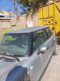 سياره انكليزيه قديمه للبيع نظيفه للاستفسار الاتصال على الرقم ٠٧٧٣٤٣٨٥٤...