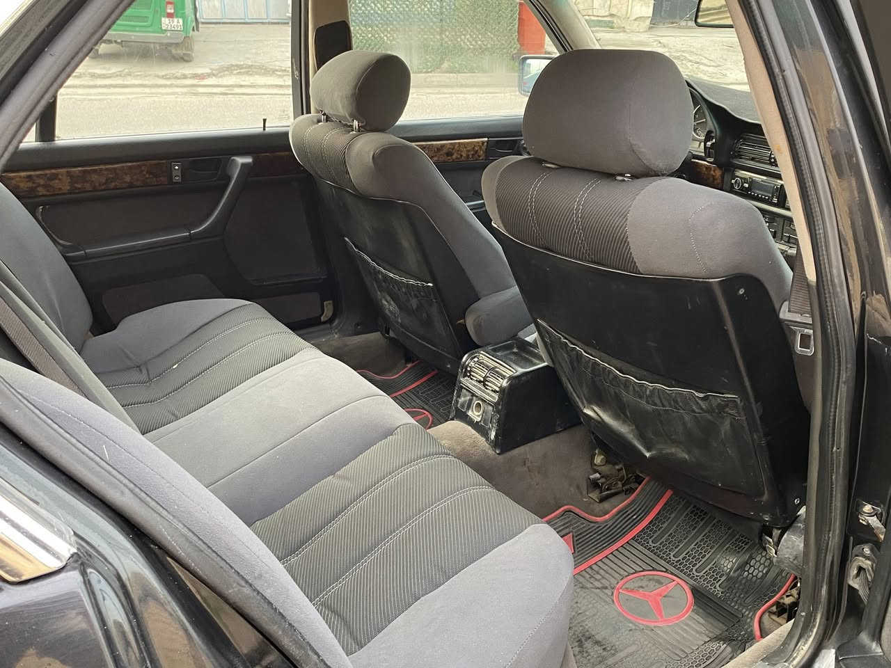 سلام عليكم
735 اصل تكمه وسنويه وبليته
موديل 91 
كير ومحرك جدد 
داخل مخمل جديد 
صدر امامي وخلفي جديد
بدون ظربه ولا خياس شرط الفحص
فتحه سلايد وشغال 
رقم بغداد مشروع وطني تحويل مباشر 
مكان السياره بغداد السيديه 
السعر 57 وبيها مجال 
*********** ابو يوسف
