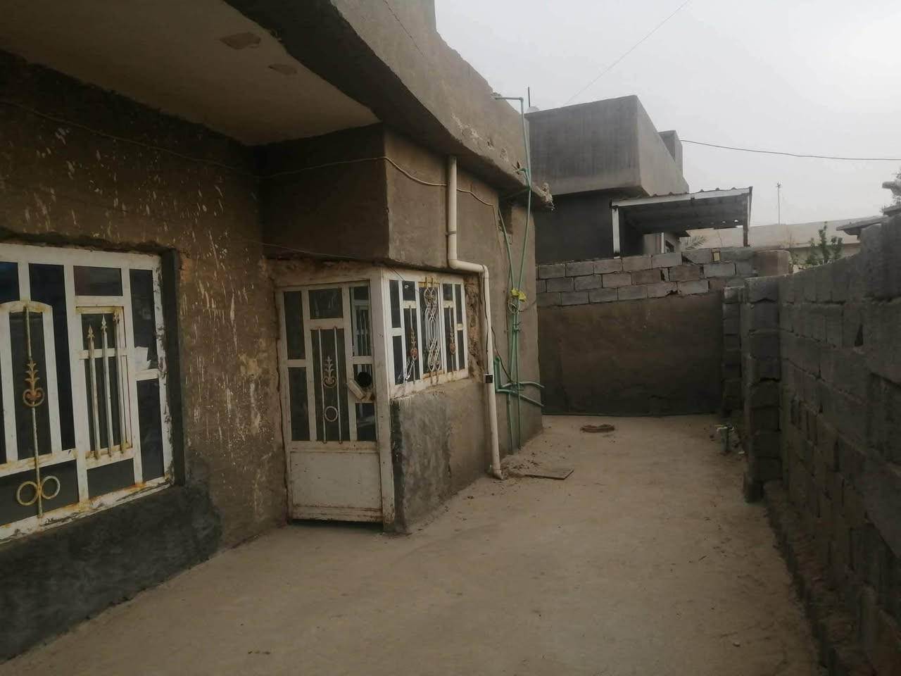 بيت للبيع/حي الفرات قرب ملعب بيت جفات مساحة 290م
السقف صب مسلح/أرضية سيراميك
السعر /45 مليون
للتواصل/***********
